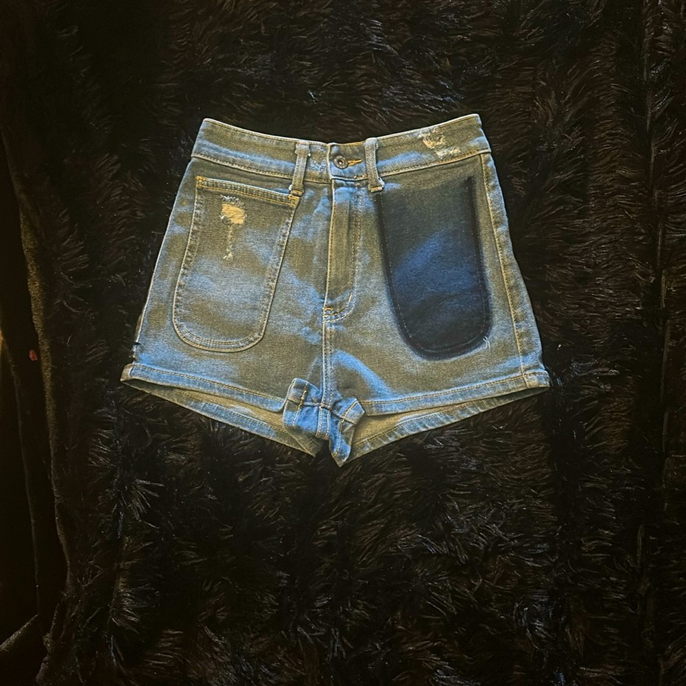 NWT Carmar Jean shorts!!! Cool design! Size 27